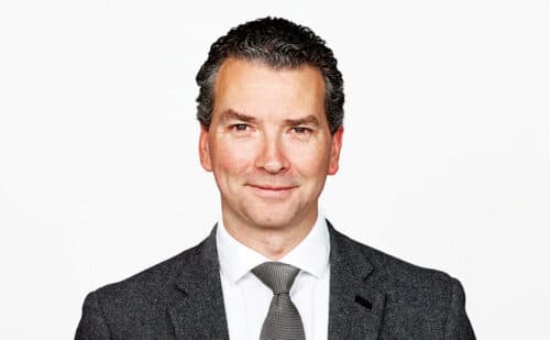 Gareth Wharton, ehemals Interim Group CIO von Hiscox, lächelt in die Kamera.