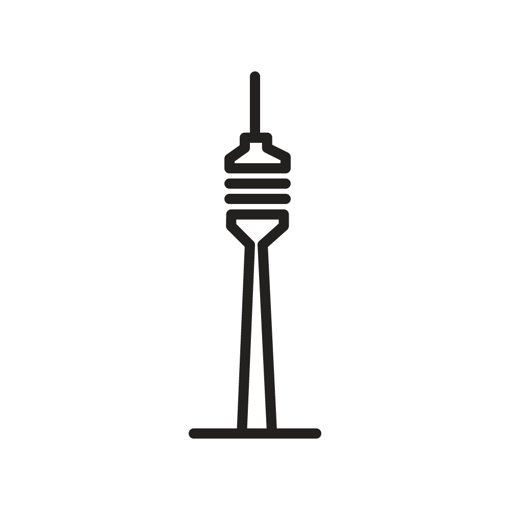 Schwarze, minimalistische Illustration des Stuttgarter Fernsehturms auf weissem Hintergrund. Der Turm hat eine schmale Basis, einen breiteren Mittelteil mit drei horizontalen Linien und eine lange Antenne an der Spitze.