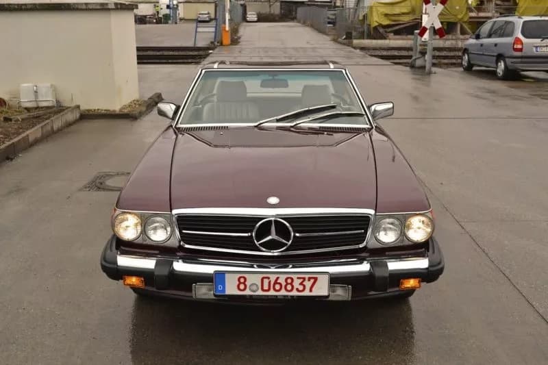 Mercedes 560 SL Oldtimer Portrait Front