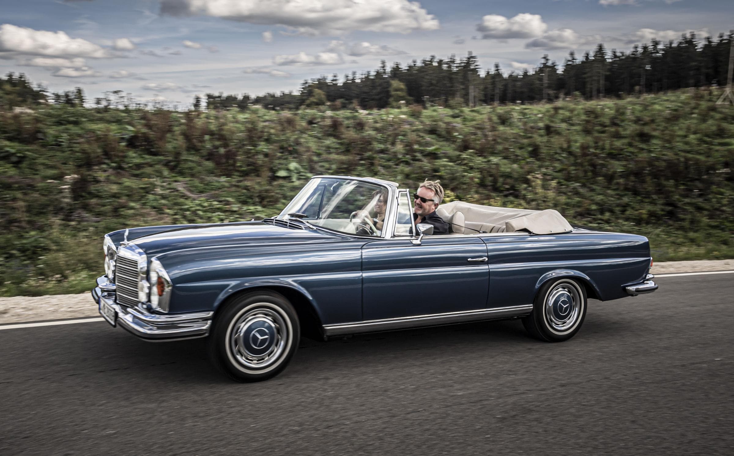 Mercedes Benz 280 SE Oldtimer im Portrait: Fahrt